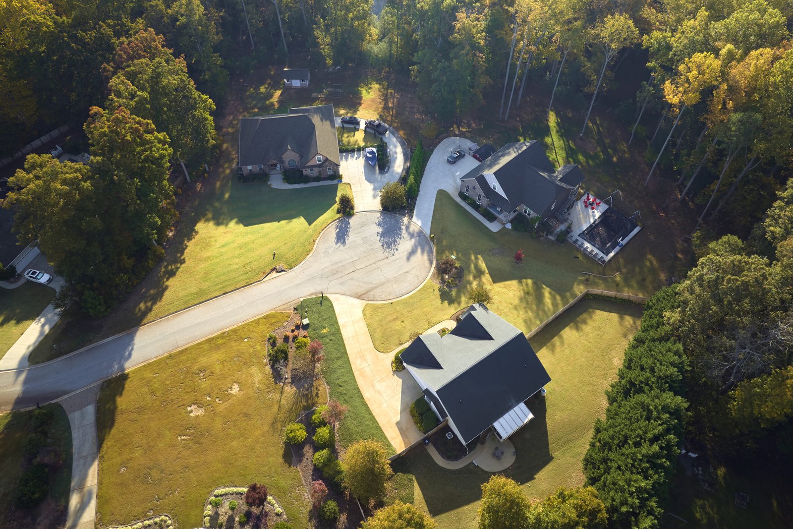 1 – HomeRun 22 aerial view of new family houses between yellow tr 2024 12 07 03 59 48 utc scaled